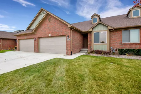 48334 Applegrove #28, New Baltimore, MI 48051