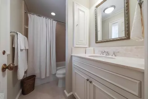 Bath - 180 Provencal, Grosse Pointe Farms, MI 48236 photo 4 of 12
