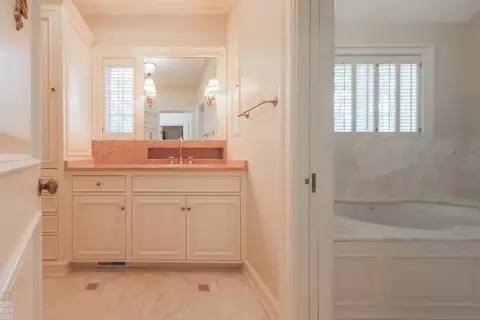 Bath - 180 Provencal, Grosse Pointe Farms, MI 48236 photo 7 of 12