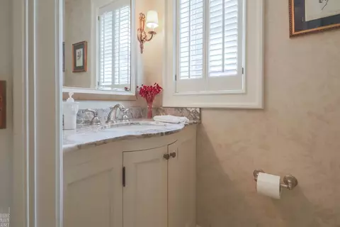 Bath - 180 Provencal, Grosse Pointe Farms, MI 48236 photo 2 of 12