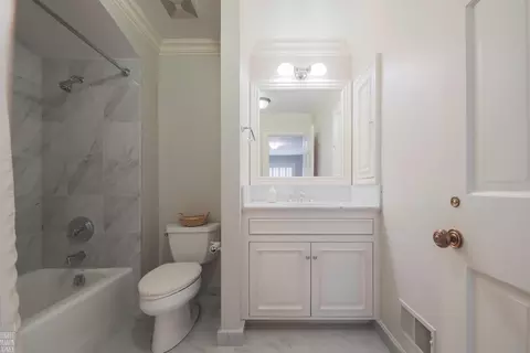 Bath - 180 Provencal, Grosse Pointe Farms, MI 48236 photo 10 of 12