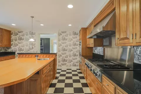 Kitchen - 180 Provencal, Grosse Pointe Farms, MI 48236 photo 9 of 9