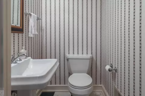 Bath - 180 Provencal, Grosse Pointe Farms, MI 48236 photo 3 of 12