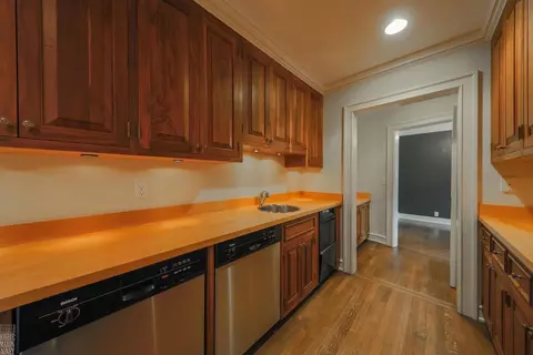 Kitchen - 180 Provencal, Grosse Pointe Farms, MI 48236 photo 6 of 9