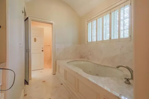 Bath - 180 Provencal, Grosse Pointe Farms, MI 48236 photo 5 of 12
