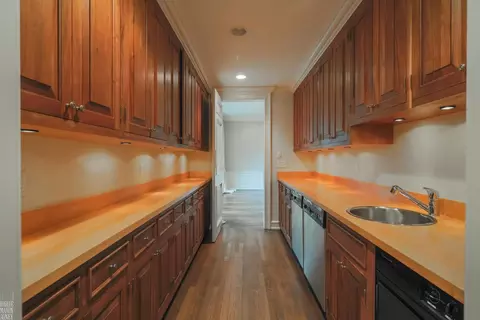Kitchen - 180 Provencal, Grosse Pointe Farms, MI 48236 photo 5 of 9