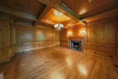 Living - 180 Provencal, Grosse Pointe Farms, MI 48236 photo 4 of 11