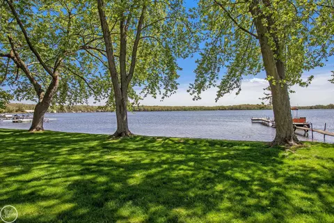5624 San Juan Ct, Gregory, MI 48137