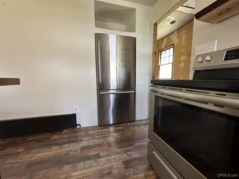 Kitchen - 30141 Co Rd 581, Ishpeming, MI 49849 photo 5 of 6