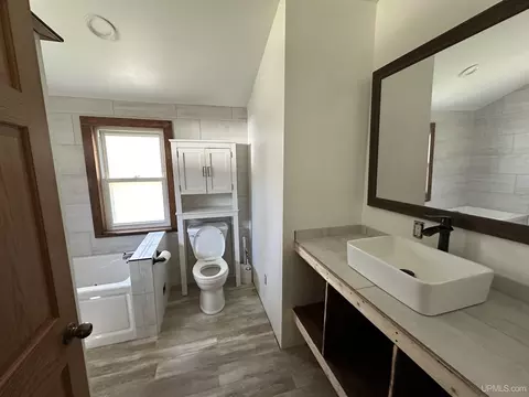 Bath - 30141 Co Rd 581, Ishpeming, MI 49849 photo 1 of 5