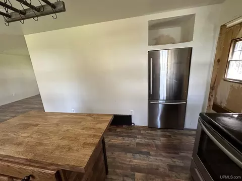 Kitchen - 30141 Co Rd 581, Ishpeming, MI 49849 photo 4 of 6