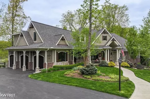 7671 Maple Rdg, Clarkston, MI 48346