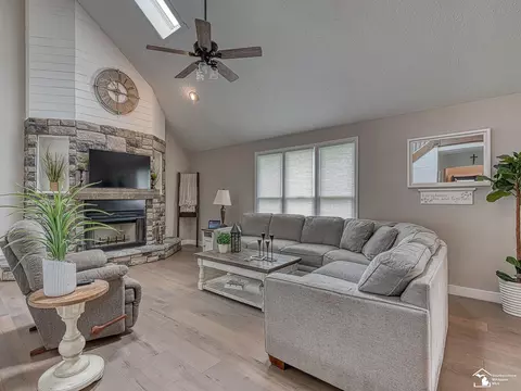 Living - 635 N Roessler, Monroe, MI 48162 photo 1 of 9