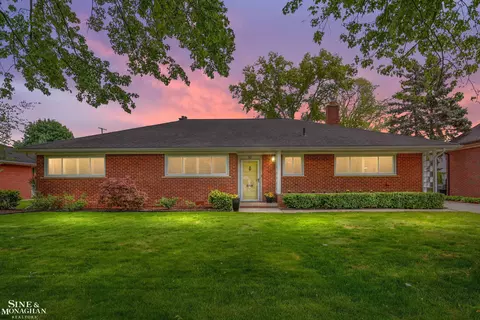 50 Hampton, Grosse Pointe Shores, MI 48236