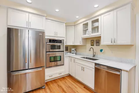 Kitchen - 50 Hampton, Grosse Pointe Shores, MI 48236 photo 2 of 5