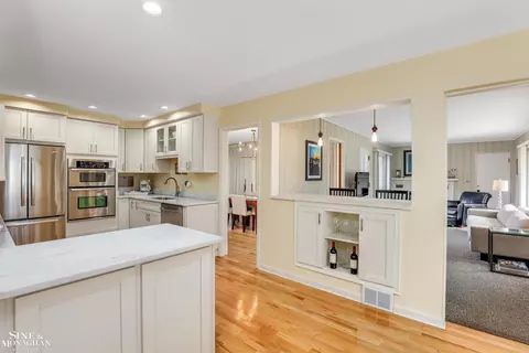 Kitchen - 50 Hampton, Grosse Pointe Shores, MI 48236 photo 5 of 5
