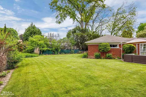 Exterior - 50 Hampton, Grosse Pointe Shores, MI 48236 photo 4 of 11
