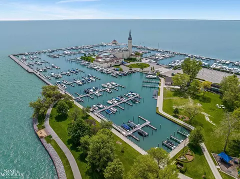 View/Area - 50 Hampton, Grosse Pointe Shores, MI 48236 photo 1 of 2