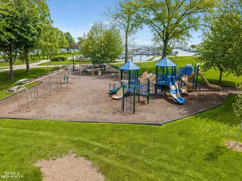 View/Area - 50 Hampton, Grosse Pointe Shores, MI 48236 photo 2 of 2