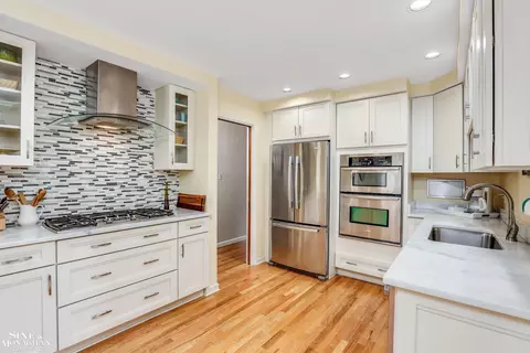 Kitchen - 50 Hampton, Grosse Pointe Shores, MI 48236 photo 1 of 5