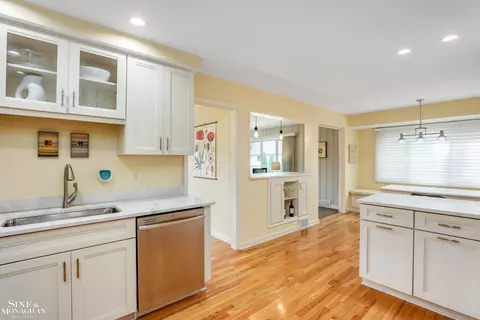 Kitchen - 50 Hampton, Grosse Pointe Shores, MI 48236 photo 4 of 5