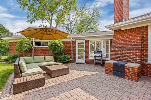 Exterior - 50 Hampton, Grosse Pointe Shores, MI 48236 photo 2 of 11