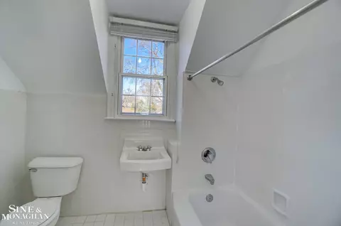 Bath - 606 Pemberton, Grosse Pointe Park, MI 48230 photo 7 of 8