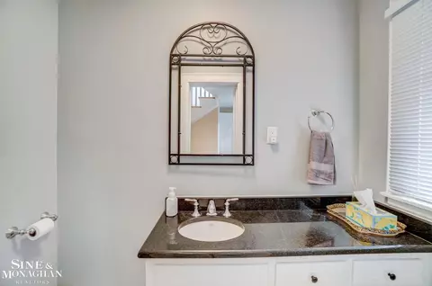 Bath - 606 Pemberton, Grosse Pointe Park, MI 48230 photo 2 of 8