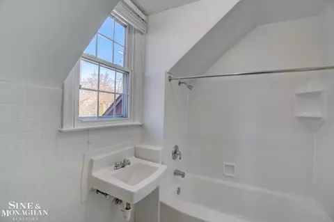 Bath - 606 Pemberton, Grosse Pointe Park, MI 48230 photo 8 of 8
