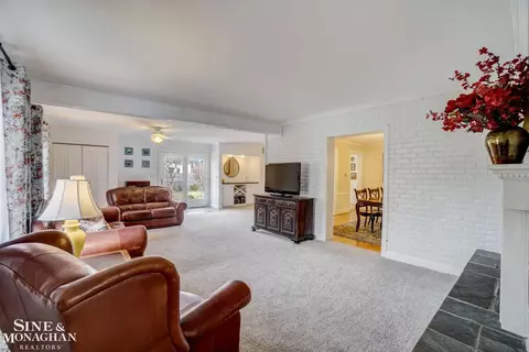 Living - 606 Pemberton, Grosse Pointe Park, MI 48230 photo 4 of 6