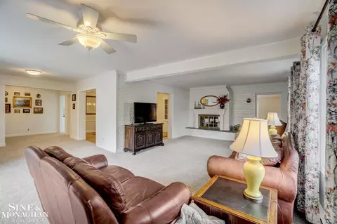 Living - 606 Pemberton, Grosse Pointe Park, MI 48230 photo 5 of 6