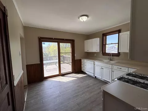 20909 Third, Hancock, MI 49930 photo 9