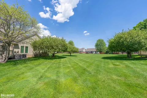 16963 Crystal, Macomb, MI 48042 photo 9