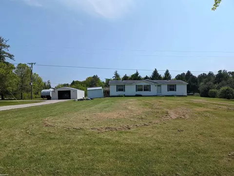 7511 Ravenswood, Wales, MI 48027