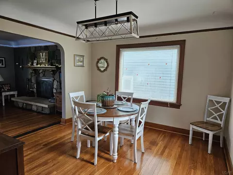 Dining - 145 Maple, Monroe, MI 48162 photo 1 of 3
