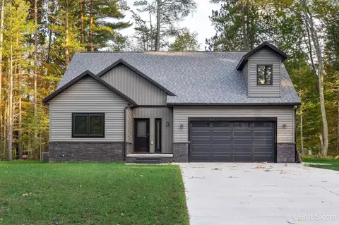 102 Parker, Marquette, MI 49855