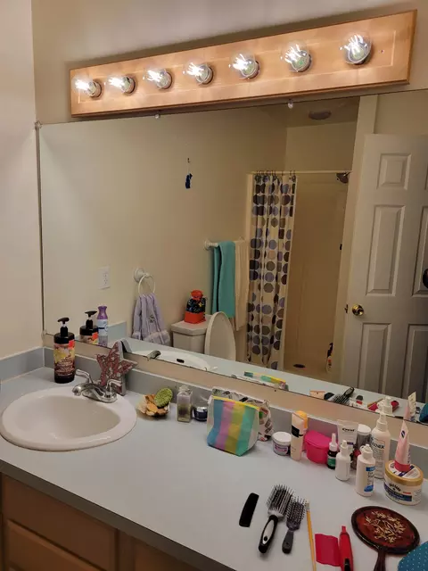 Bath - 2126 3rd, Bay City, MI 48708 photo 3 of 3