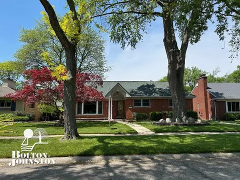 20129 Fairway, Grosse Pointe Woods, MI 48236