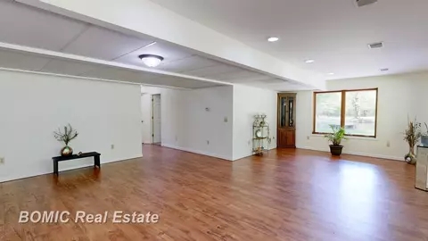 Living - 5770 Ormes, Vassar, MI 48768 photo 3 of 4