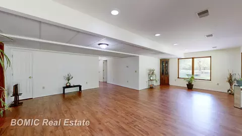 Living - 5770 Ormes, Vassar, MI 48768 photo 4 of 4