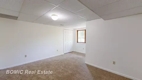 Bedroom - 5770 Ormes, Vassar, MI 48768 photo 2 of 3