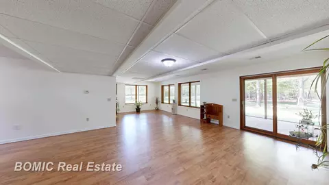 Living - 5770 Ormes, Vassar, MI 48768 photo 2 of 4
