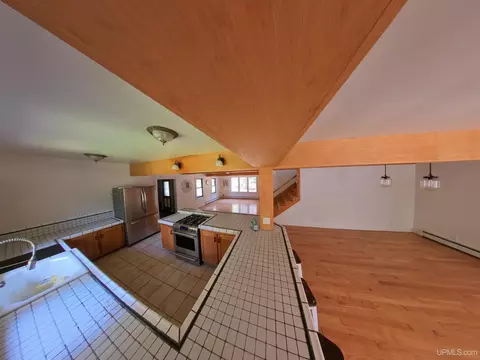 Kitchen - 4385 K, Bark River, MI 49807 photo 3 of 3