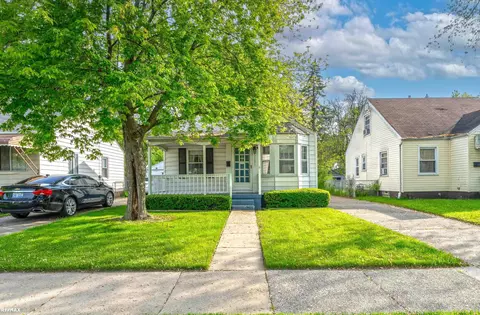 18769 Kenosha, Harper Woods, MI 48225