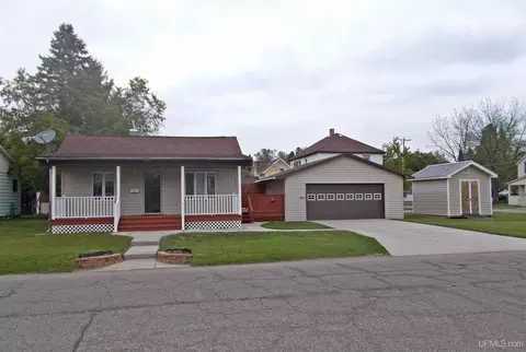 806 W A, Iron Mountain, MI 49801
