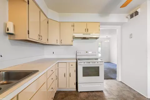 Kitchen - 14357 Stephens, Warren, MI 48089 photo 4 of 5