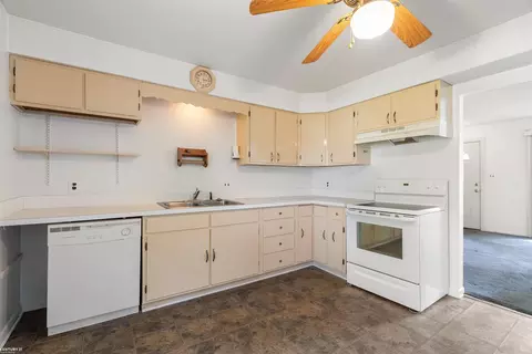 Kitchen - 14357 Stephens, Warren, MI 48089 photo 3 of 5