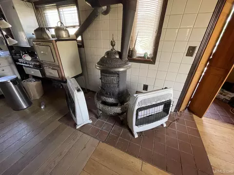 Kitchen - 1750 Stack Grade, Rock, MI 49880 photo 6 of 8