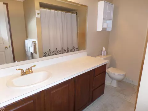 Bath - 47100 Blossom, Macomb, MI 48044 photo 2 of 3