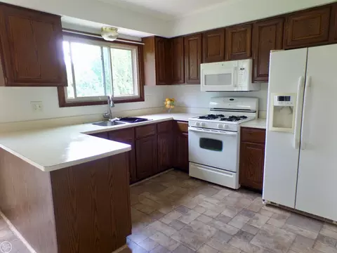 Kitchen - 47100 Blossom, Macomb, MI 48044 photo 4 of 4